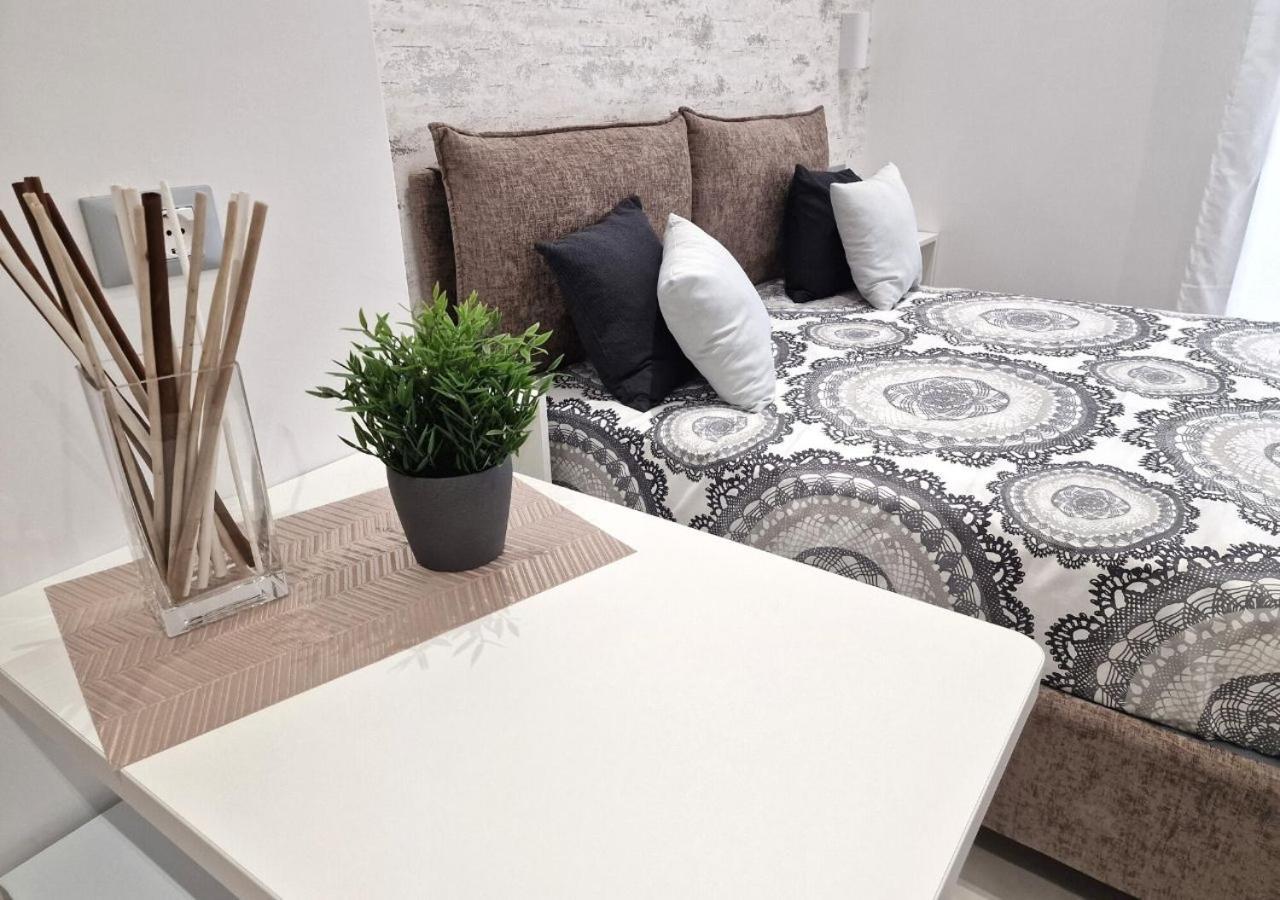 B&B Tra Le Vie Del Borgo Βιέστε Εξωτερικό φωτογραφία